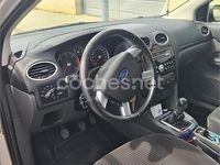 Usado Ford Focus Ghia 115 CV (84 kW) 2007 Gris / plata Berlina