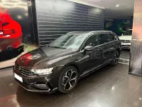 Usado VW Passat R-line 150 CV (110 kW) 2024 Negro Familiar