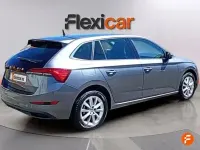 Usado Skoda Scala Ambition 95 CV (69 kW) 2022 Gris Utilitario