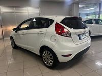 Usado Ford Fiesta Trend 75 CV (55 kW) 2016 Blanco Utilitario