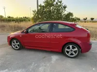 Usado Ford Focus Trend 115 CV (84 kW) 2007 Rojo Berlina