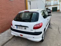 Usado Peugeot 206 90 CV (66 kW) 1999 Blanco Utilitario