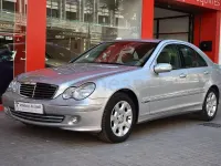 Usado Mercedes C220 Elegance 150 CV (110 kW) 2005 Gris / plata Berlina