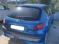Usado Peugeot 206 70 CV (51 kW) 2004 Azul Berlina