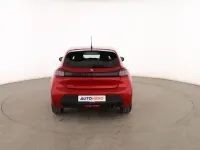 Usado Peugeot 208 Active 101 CV (74 kW) 2021 Rojo Utilitario