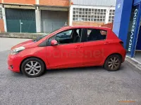 Usado Toyota Yaris Active 90 CV (66 kW) 2013 Rojo Utilitario