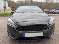 Usado Ford Focus Trend 125 CV (91 kW) 2018 Gris / plata Berlina