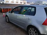 Usado VW Golf V Highline 105 CV (77 kW) 2007 Gris / plata Berlina