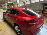 Usado Hyundai i30 120 CV (88 kW) 2019 Rojo Berlina