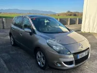 Usado Renault Scenic E-Tech Dynamique 131 CV (96 kW) 2010 Marrón Monovolumen
