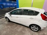 Usado Ford Fiesta Ghia 96 CV (70 kW) 2009 Blanco Berlina