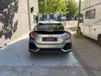 Usado Honda Civic Executive 129 CV (94 kW) 2018 Gris / plata Berlina