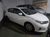 Używany Toyota Auris Live 90 KM (66 kW) 2013 Biały Sedan/Limuzyna