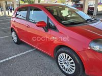 Usado Fiat Punto Easy 69 CV (50 kW) 2012 Rojo Utilitario