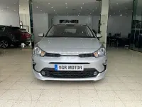 Usado Kia Rio 100 CV (73 kW) 2020 Gris / plata Berlina