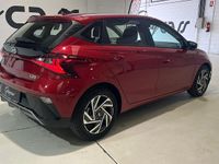 Usado Hyundai i20 100 CV (73 kW) 2024 Rojo Utilitario