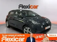 Usado Hyundai i10 67 CV (49 kW) 2023 Gris Utilitario