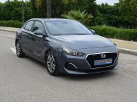 Usado Hyundai i30 120 CV (88 kW) 2018 Gris / plata Berlina