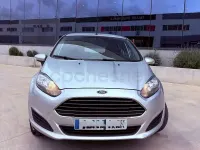 Usado Ford Fiesta Trend 82 CV (60 kW) 2015 Gris / plata Utilitario
