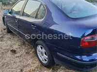 Usado Seat Toledo Stella 100 CV (73 kW) 2001 Azul Berlina