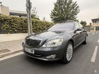 Usado Mercedes S500L 388 CV (285 kW) 2007 Gris / plata Berlina