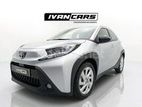 Usado Toyota Aygo X Play 72 CV (52 kW) 2023 Gris / plata SUV