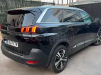 Usado Peugeot 5008 GT-line 130 CV (95 kW) 2019 Negro SUV