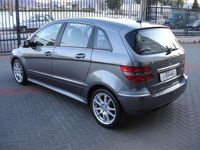 Usado Mercedes B180 Sport Edition 109 CV (80 kW) 2010 Gris Monovolumen