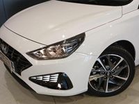 Usado Hyundai i30 110 CV (80 kW) 2023 Blanco Berlina