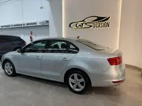 Usado VW Jetta Advance 105 CV (77 kW) 2011 Gris / plata Berlina