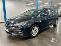 Usado Opel Astra Selective 125 CV (91 kW) 2016 Negro Utilitario