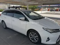 Usado Toyota Auris Hybrid Advance 136 CV (100 kW) 2013 Blanco Familiar