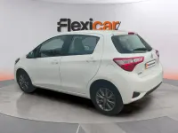 Usado Toyota Yaris Active 69 CV (50 kW) 2019 Beige Berlina