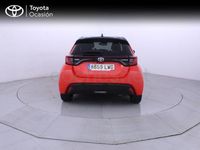 Usado Toyota Yaris Hybrid Style 116 CV (85 kW) 2022 Rojo Berlina