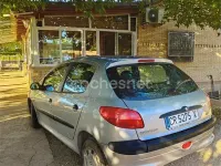 Usado Peugeot 206 75 CV (55 kW) 2000 Gris / plata Berlina