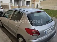 Usado Peugeot 206+ 60 CV (44 kW) 2010 Gris / plata Utilitario