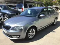 Usado Skoda Octavia Elegance 150 CV (110 kW) 2013 Gris / plata Berlina
