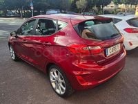 Usado Ford Fiesta Trend 100 CV (73 kW) 2018 Granate Utilitario