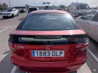 Usado Mercedes C200 122 CV (89 kW) 2005 Granate Berlina