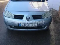 Usado Renault Mégane Expression 100 CV (73 kW) 2004 Gris / plata Berlina