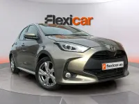 Usado Toyota Yaris Hybrid Active 116 CV (85 kW) 2025 Marrón Berlina