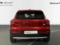 Usado Volvo XC40 Core 129 CV (94 kW) 2023 Rojo fusion m. c725e SUV