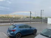 Usado Opel Astra 110 CV (80 kW) 2013 Azul Berlina