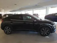 Usado Citroën e-C4 Shine 100 kW (136 CV) 2022 Negro perla nera Utilitario