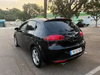Usado Seat Leon Reference 105 CV (77 kW) 2011 Negro Utilitario