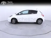 Usado Toyota Yaris Hybrid Active 100 CV (73 kW) 2019 Blanco Berlina