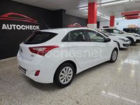 Usado Hyundai i30 90 CV (66 kW) 2016 Blanco Berlina