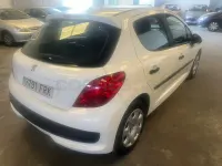 Usado Peugeot 207 70 CV (51 kW) 2007 Blanco Berlina