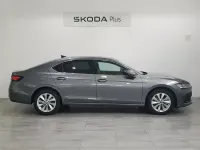 Usado Skoda Superb Selection 204 CV (150 kW) 2025 Gris