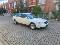 Usado VW Passat Comfortline 130 CV (95 kW) 2002 Blanco Berlina